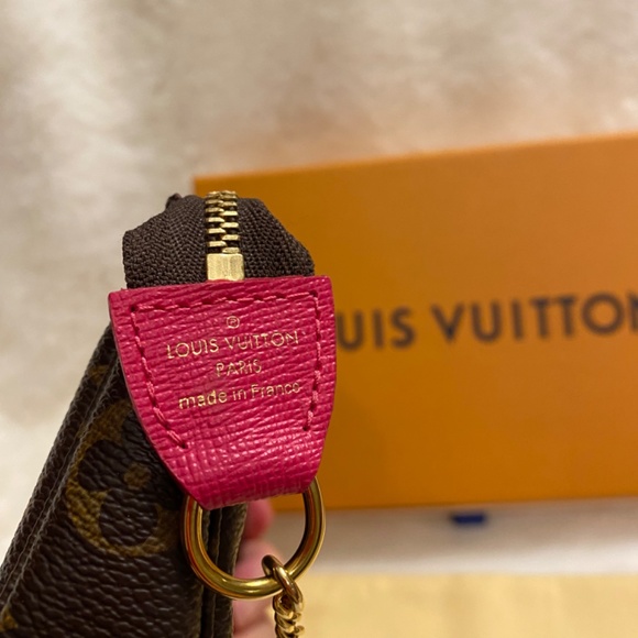 Authentic Louis Vuitton Christmas edition mini Pochette accessories Cable Cart - Picture 2 of 6